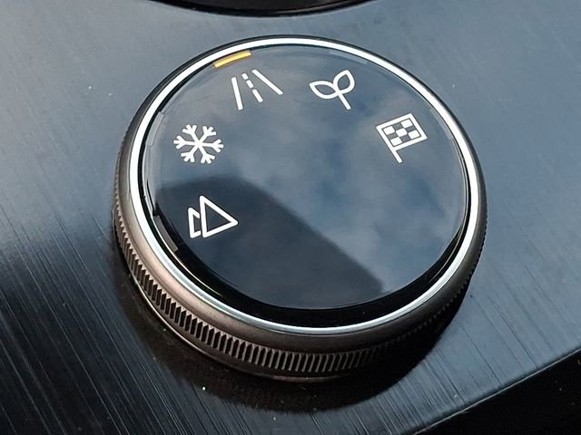 Used 2024 Nissan Rogue S image 25