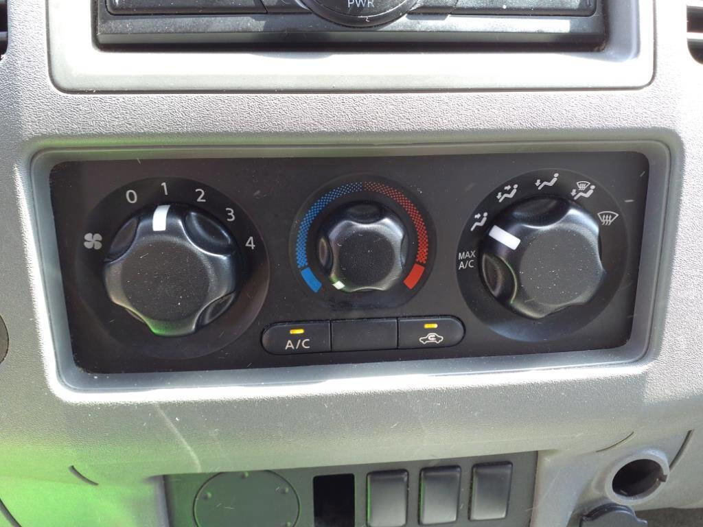 Used 2013 Nissan Frontier S image 16