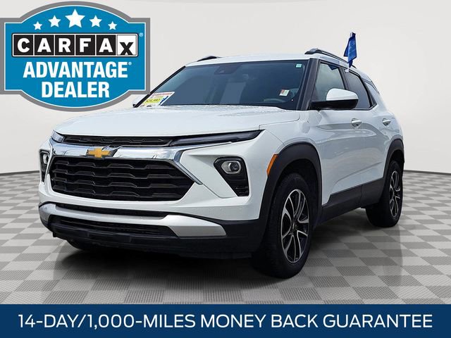 Used 2025 Chevrolet TrailBlazer LT AWD/4WD image 3