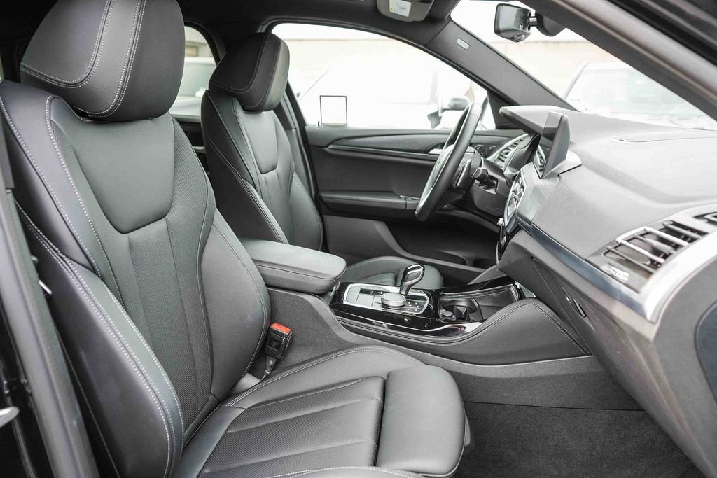 Used 2025 BMW X4 xDrive30i image 17
