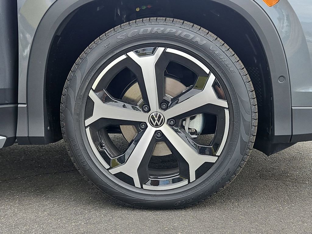 New 2026 Volkswagen Tiguan SE FWD image 23