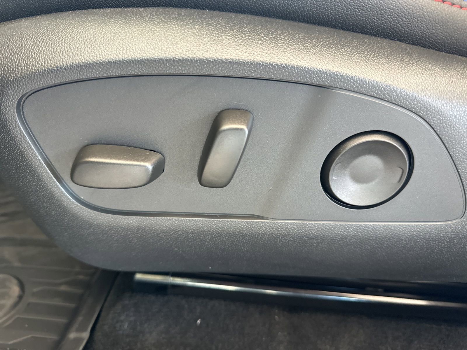 New 2025 Chevrolet Equinox EV RS image 18