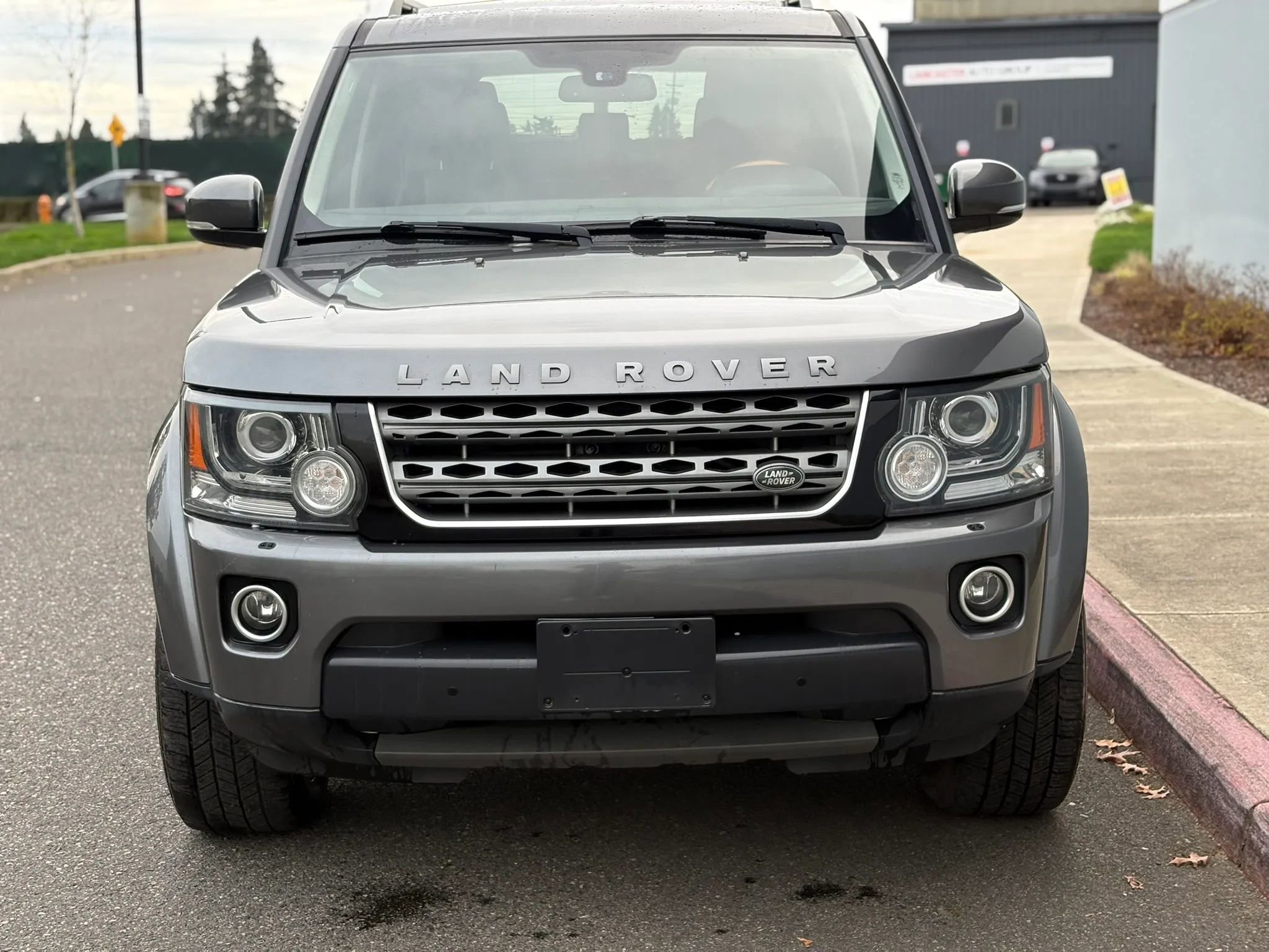 Used 2015 Land Rover LR4 HSE image 9