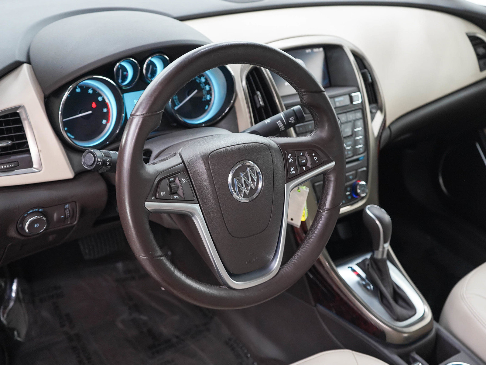 Used 2014 Buick Verano FWD image 19