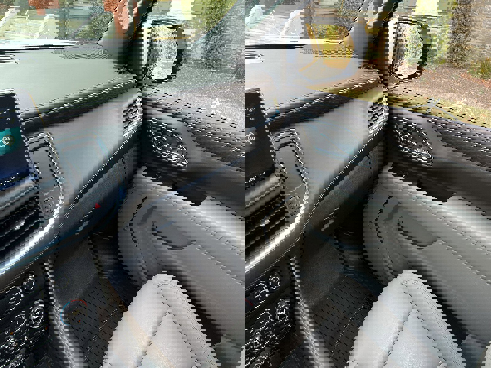 Used 2023 Chevrolet Suburban Z71 w/ Luxury Package image 15