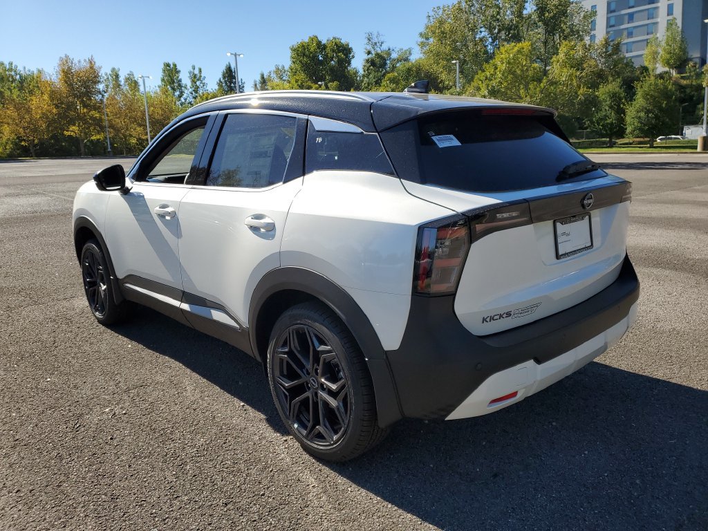New 2027 Nissan Kicks SR w/ SR Premium Package FWD image 3