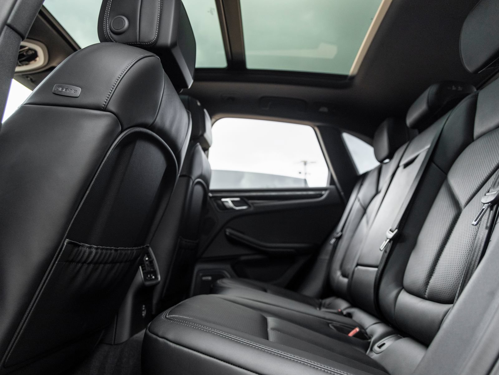Certified 2026 Porsche Macan AWD/4WD image 33