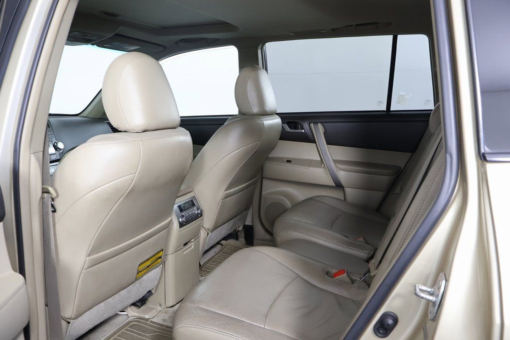 Used 2010 Toyota Highlander SE image 11