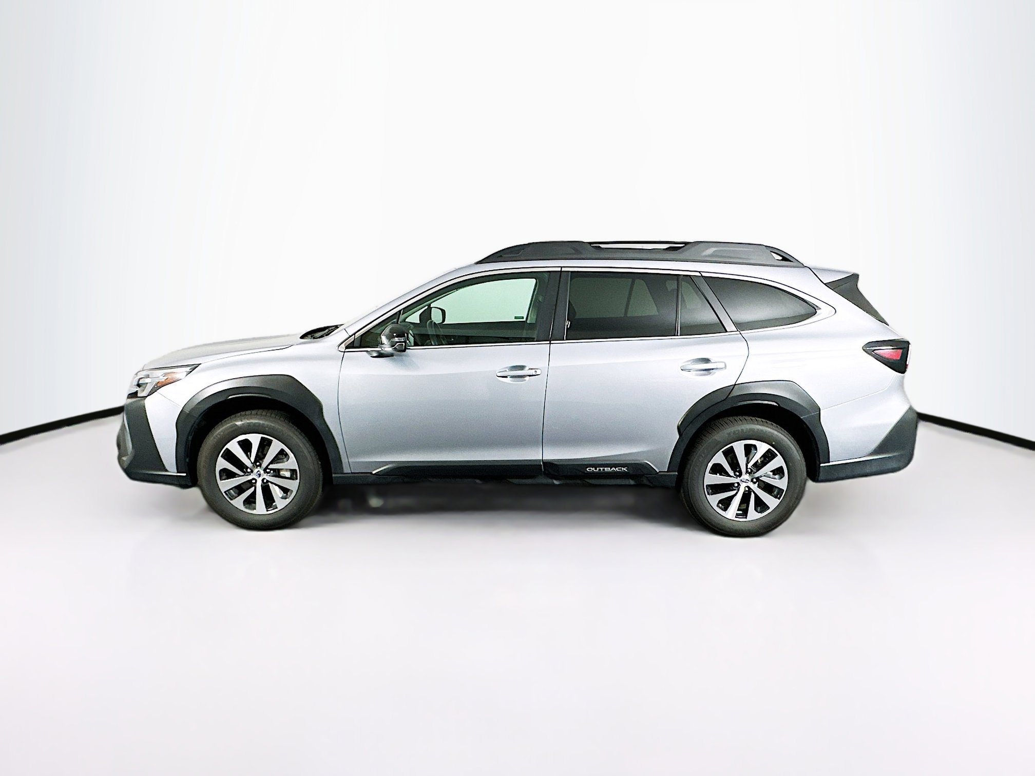 Used 2025 Subaru Outback Premium image 4