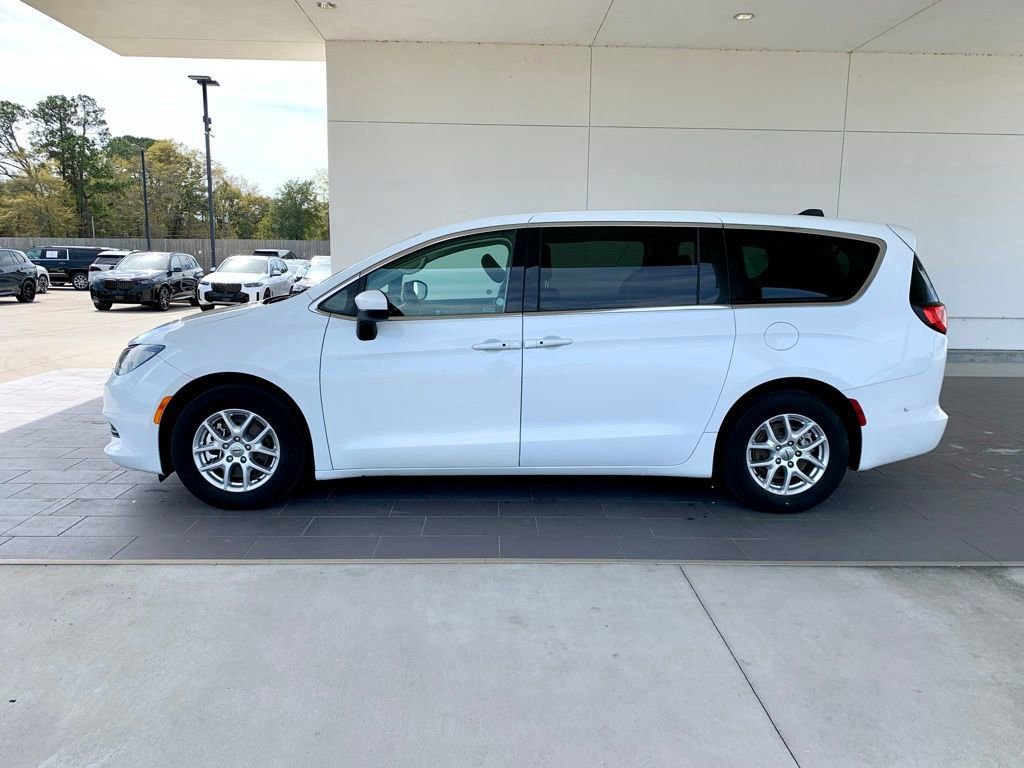 Used 2023 Chrysler Voyager LX image 8