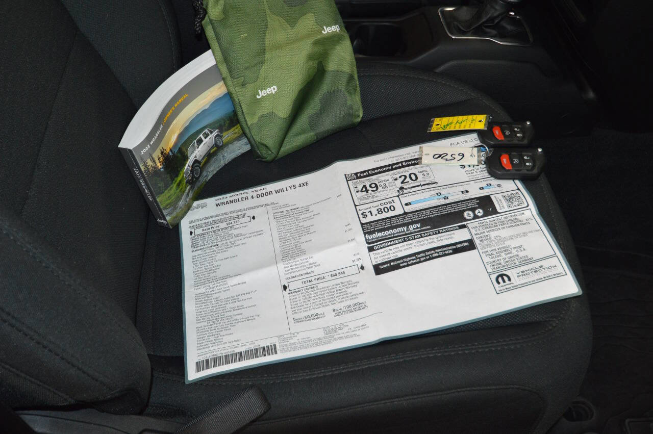 Used 2023 Jeep Wrangler Unlimited w/ Cold Weather Group image 9