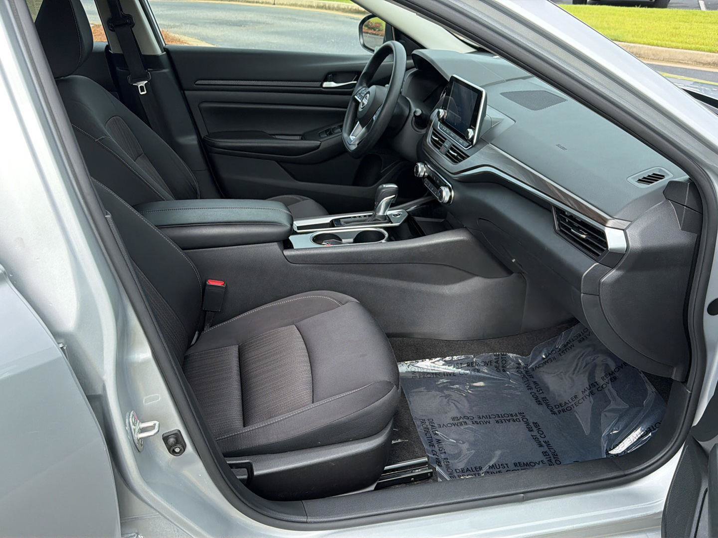 Used 2024 Nissan Altima 2.5 SV FWD image 13