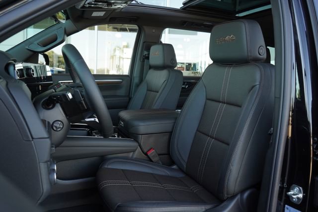 New 2026 Chevrolet Suburban High Country w/ Sun And Tow Package AWD/4WD image 17