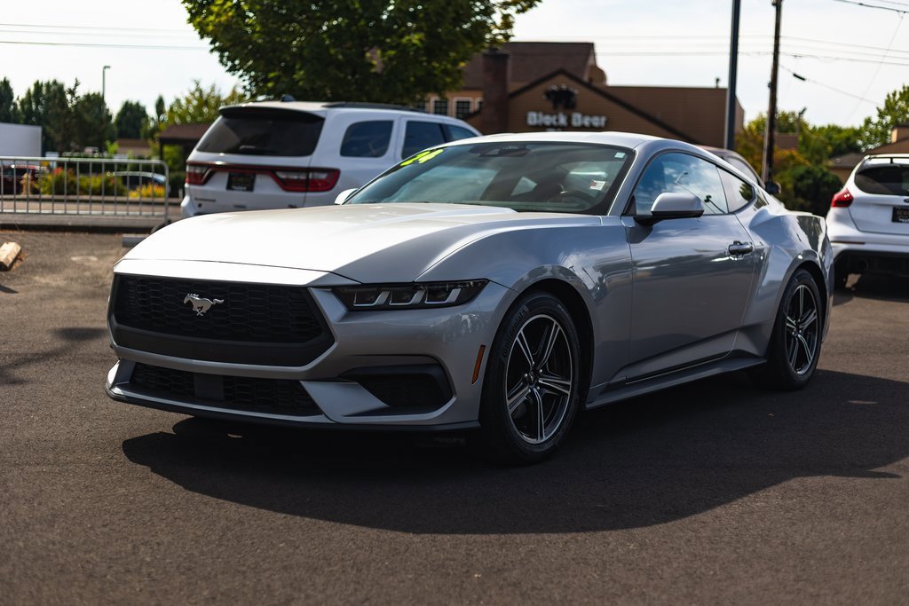 Used 2024 Ford Mustang Premium image 4