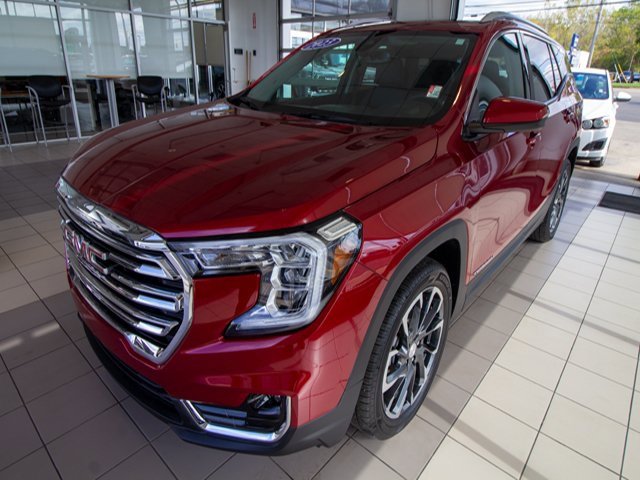 Certified 2023 GMC Terrain SLT w/ LPO, Floor Liner Package image 2