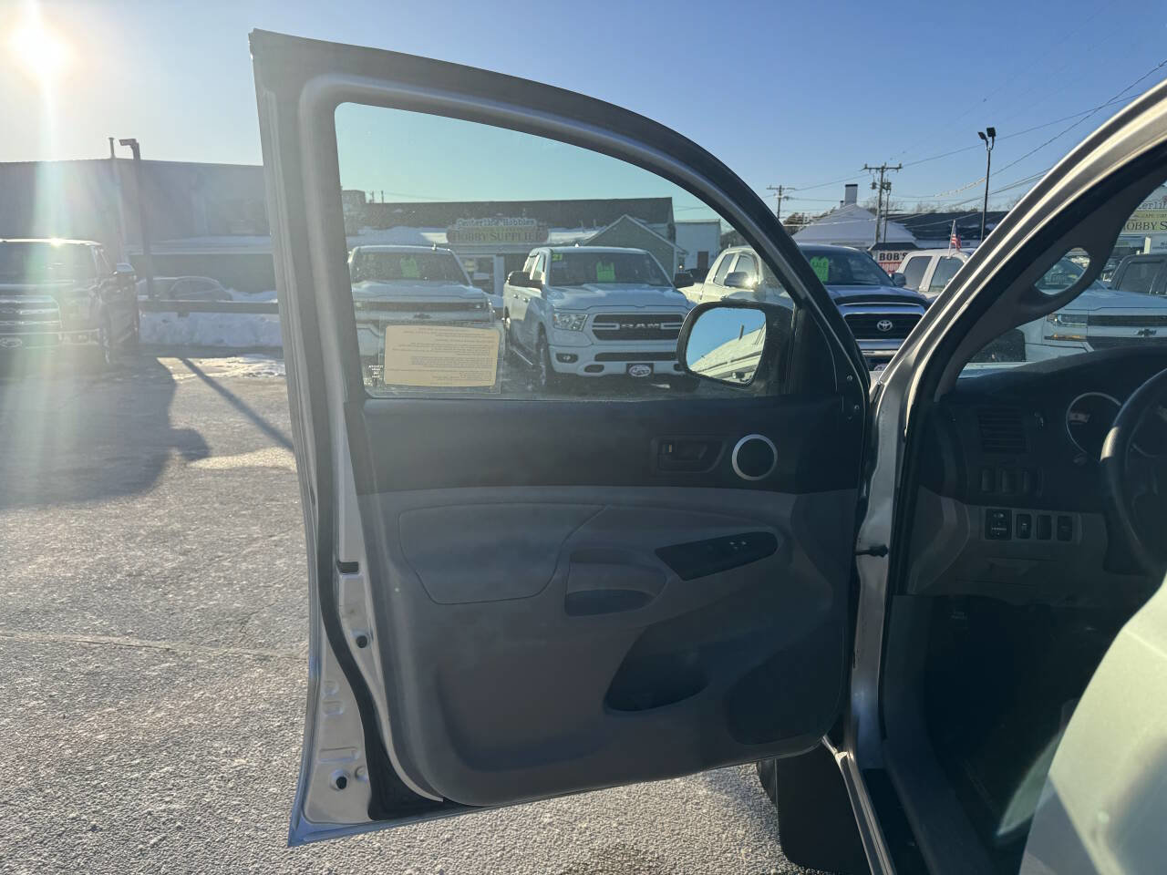 Used 2012 Toyota Tacoma 4x4 Access Cab w/ SR5 Pkg image 18