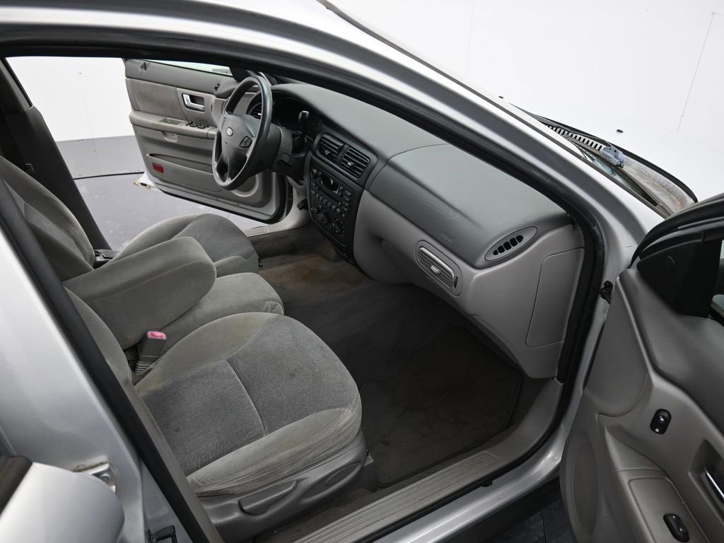 Used 2002 Ford Taurus SE image 28