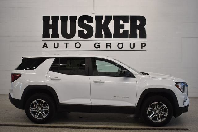 Used 2025 GMC Terrain Elevation AWD/4WD image 2