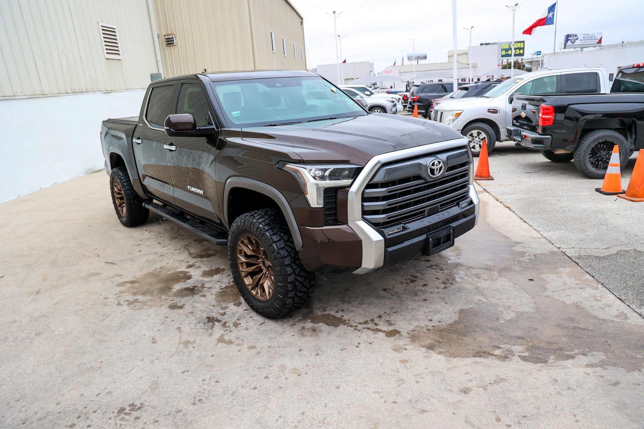 Used 2024 Toyota Tundra Limited image 6