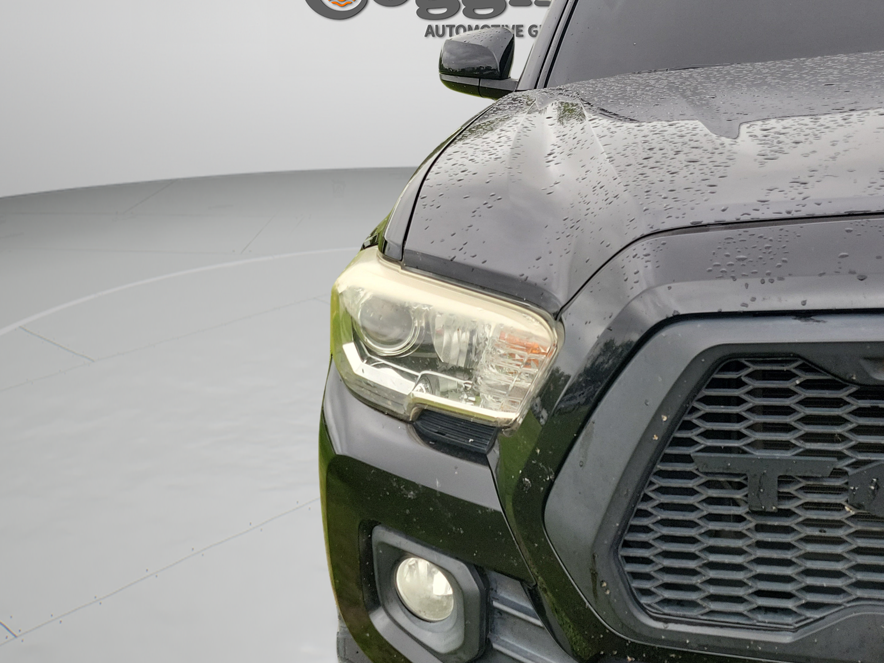 Used 2018 Toyota Tacoma SR5 RWD image 12