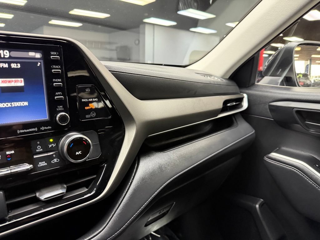 Used 2020 Toyota Highlander LE FWD image 27