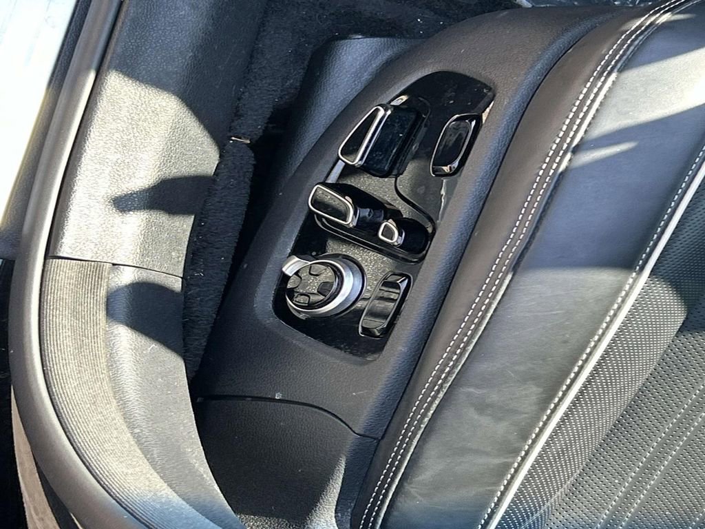 Used 2021 Genesis G90 3.3T Premium image 16