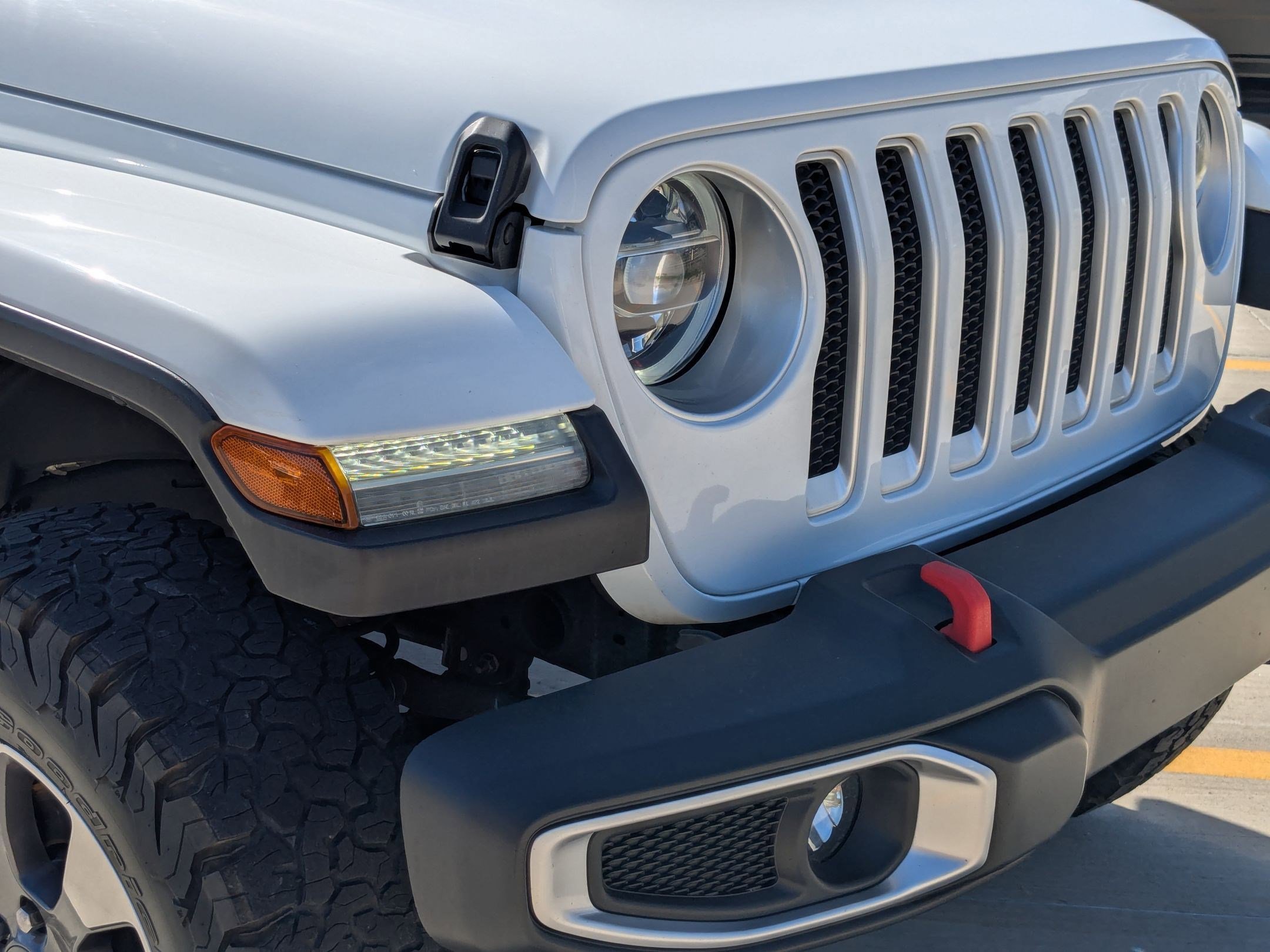 Used 2018 Jeep Wrangler Unlimited Sahara w/ Uconnect 4C Nav & Sound Group image 10