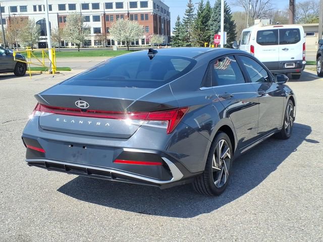 Used 2024 Hyundai Elantra SEL w/ Convenience Package FWD image 5