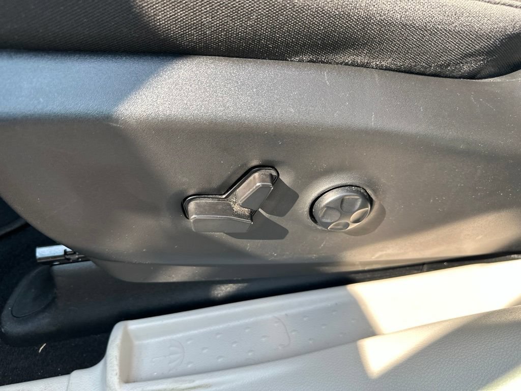 Used 2023 Chrysler Voyager LX FWD image 19