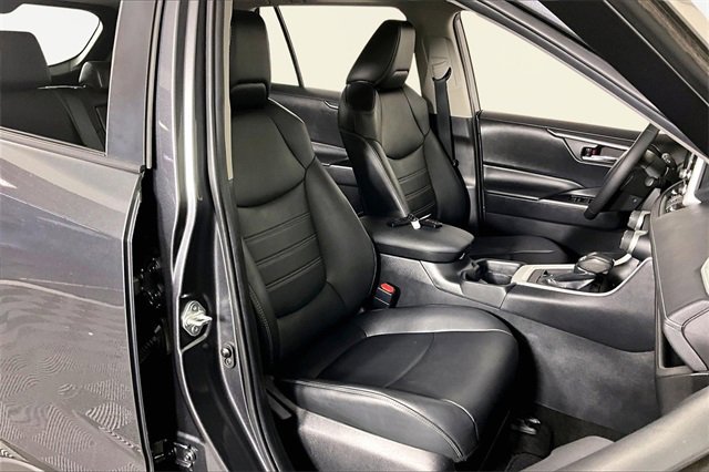Used 2021 Toyota RAV4 XLE Premium image 29