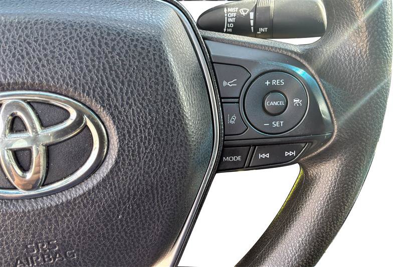 Used 2018 Toyota Camry LE FWD image 32