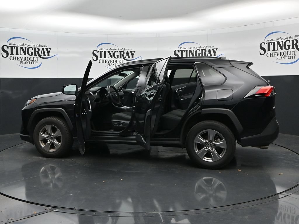 Used 2025 Toyota RAV4 XLE AWD/4WD image 37