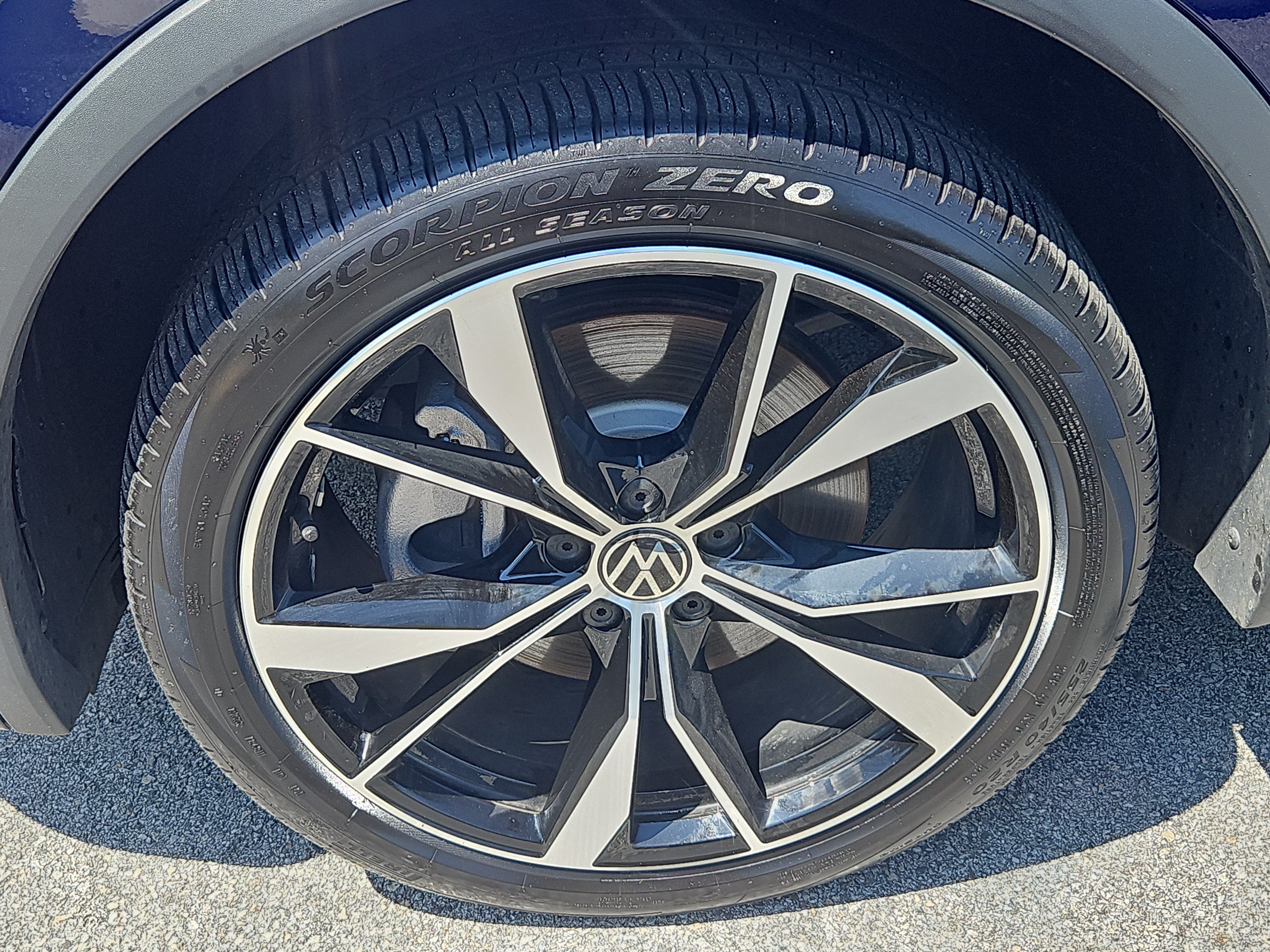 Certified 2023 Volkswagen Tiguan SEL R-Line AWD/4WD image 5