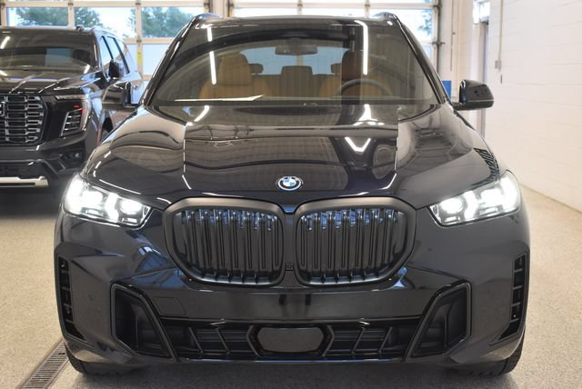 New 2026 BMW X5 xDrive50e w/ M Sport Package AWD/4WD image 3