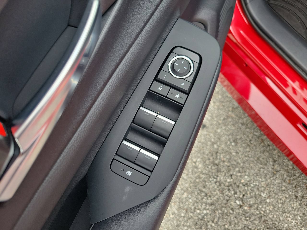 New 2026 Toyota Prius Plug-In Hybrid FWD image 15