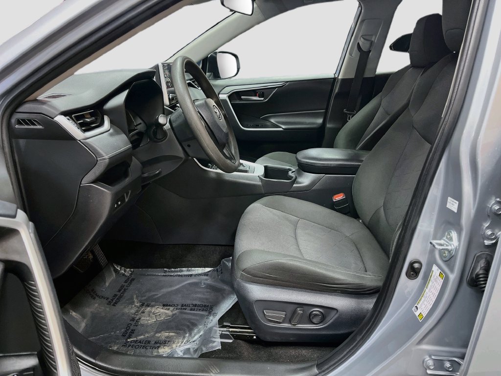 Used 2025 Toyota RAV4 XLE AWD/4WD image 20