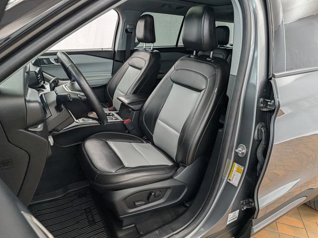 Certified 2023 Ford Explorer XLT w/ Equipment Group 202A AWD/4WD image 9