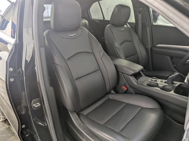 Used 2020 Cadillac XT4 Premium Luxury w/ Cold Weather Package image 32