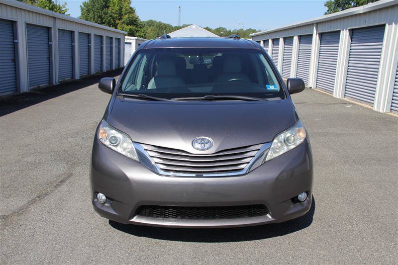 Used 2016 Toyota Sienna XLE w/ XLE Navigation Package FWD image 3