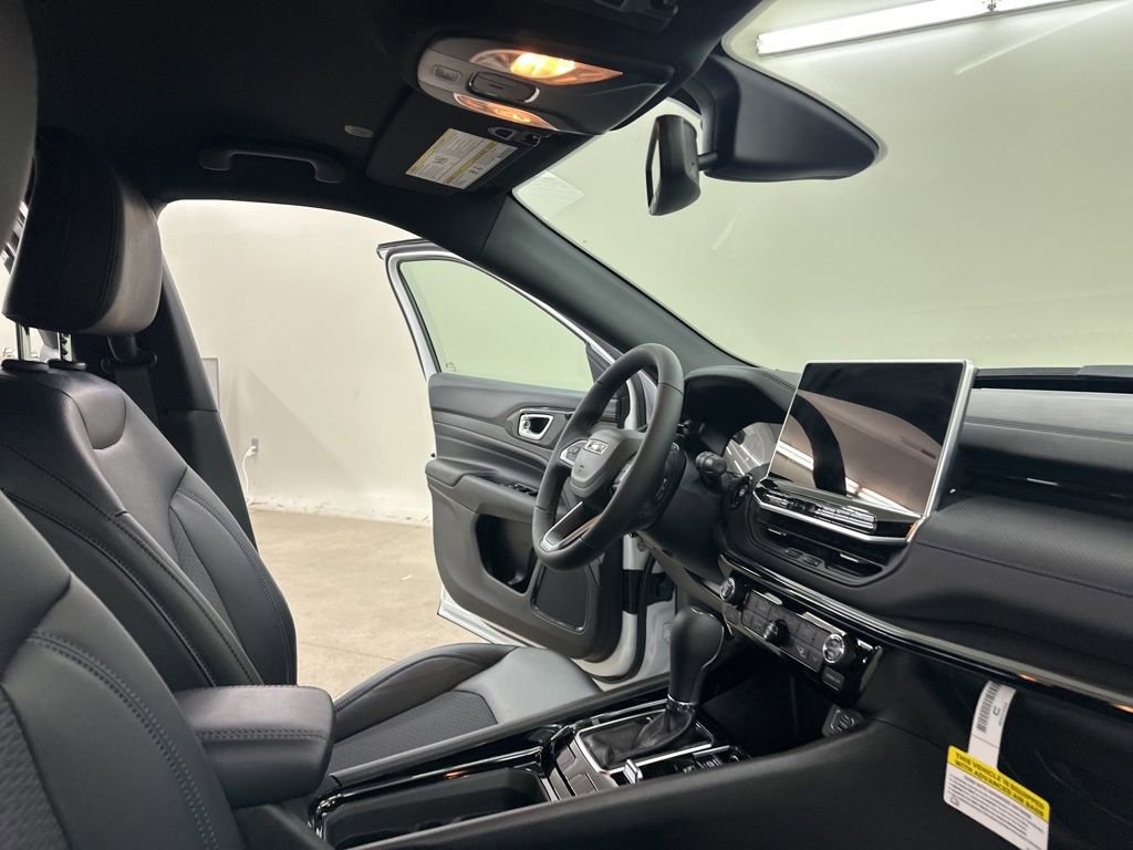 New 2026 Jeep Compass Latitude image 18
