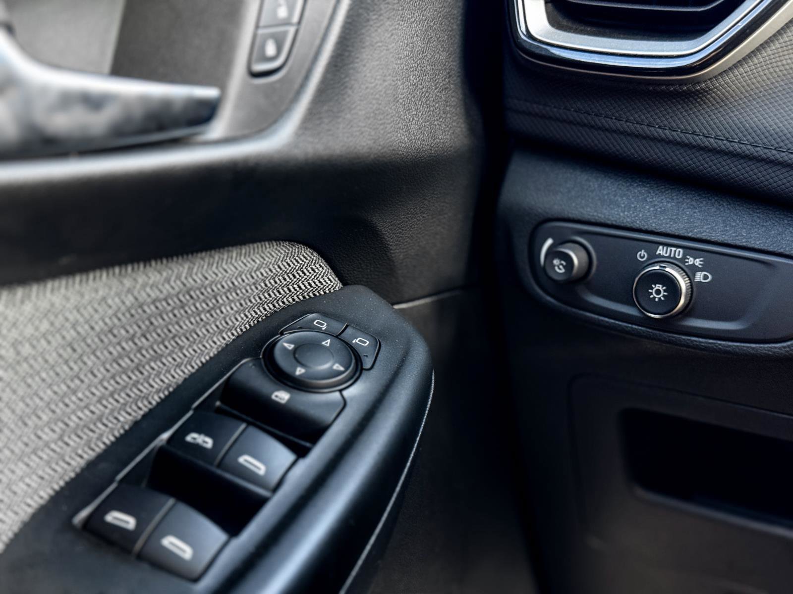 Used 2025 Chevrolet TrailBlazer LT image 11