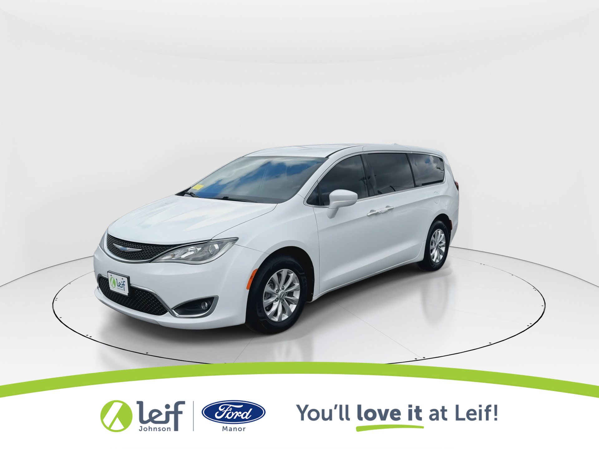 Used 2018 Chrysler Pacifica Touring Plus image 4