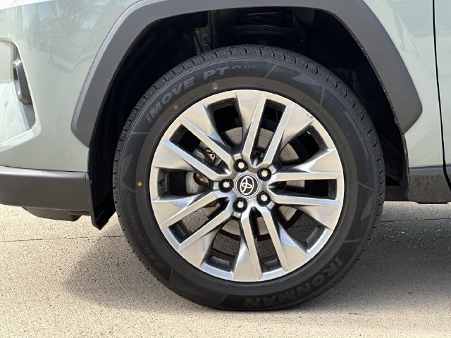 Used 2023 Toyota RAV4 XLE Premium FWD image 9