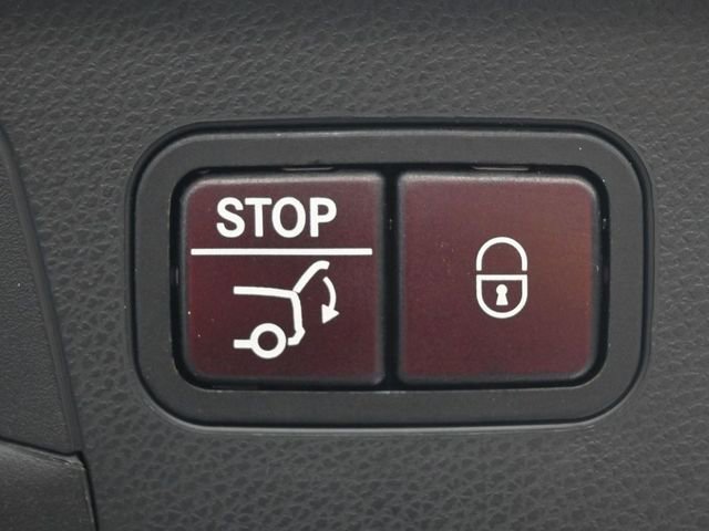 Used 2017 Mercedes-Benz GLC 300 4MATIC Coupe image 25