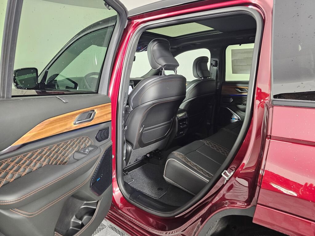 New 2026 Jeep Grand Cherokee Summit AWD/4WD image 34