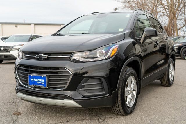 Used 2022 Chevrolet Trax LT w/ LT Convenience Package image 2