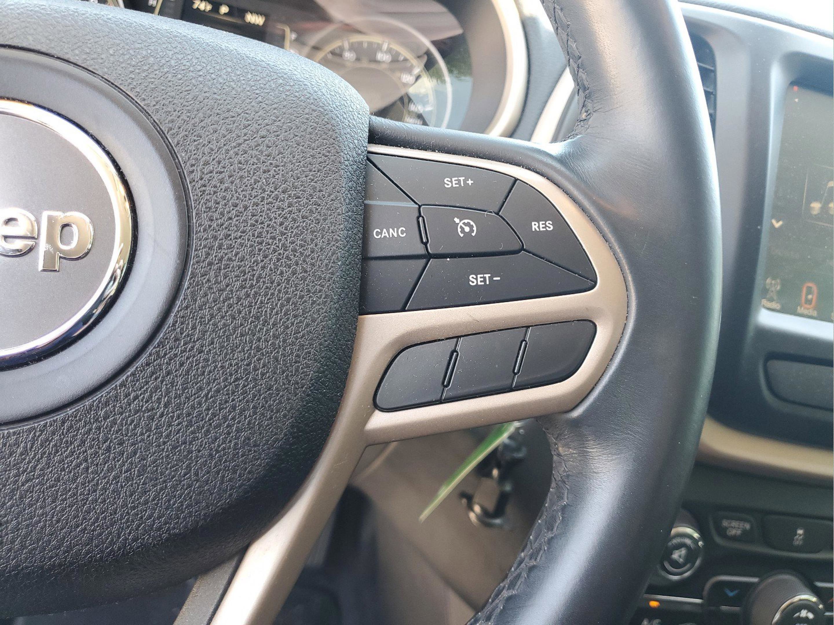 Used 2017 Jeep Cherokee Latitude FWD image 23