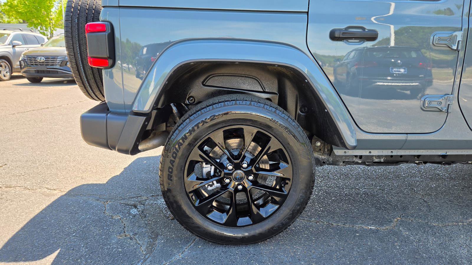 Used 2024 Jeep Wrangler Sahara image 15