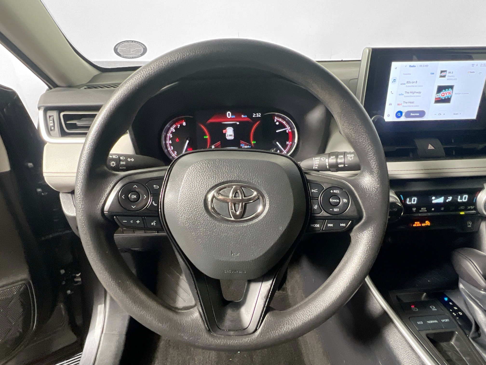 Used 2025 Toyota RAV4 XLE FWD image 17