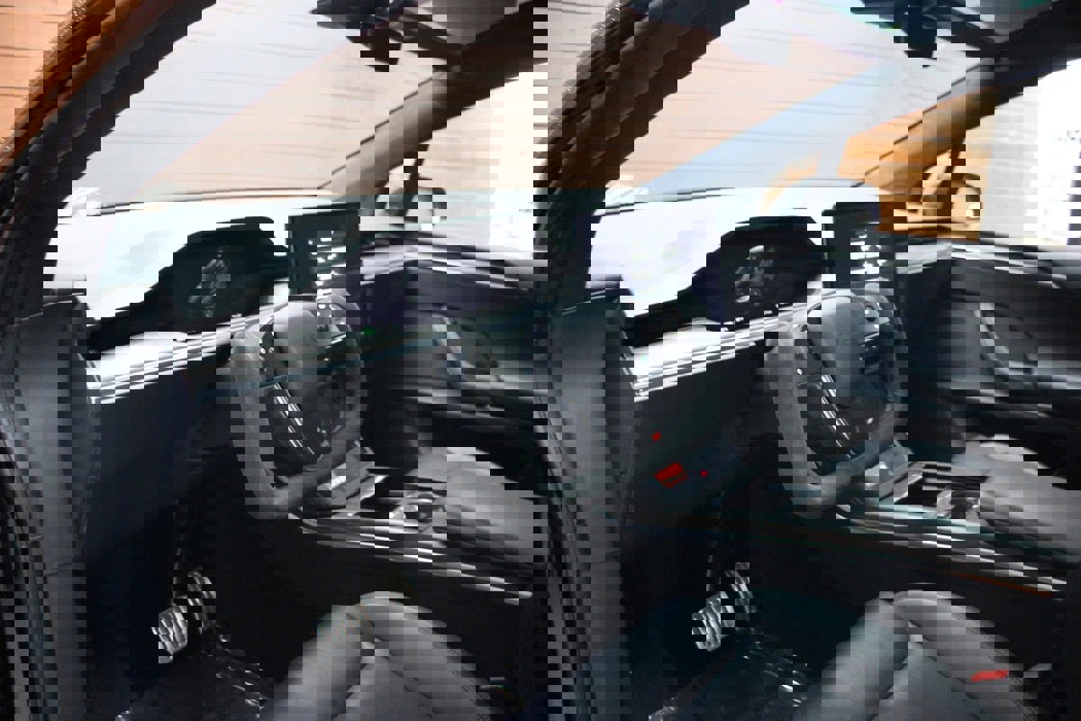 Used 2023 Tesla Model X image 40